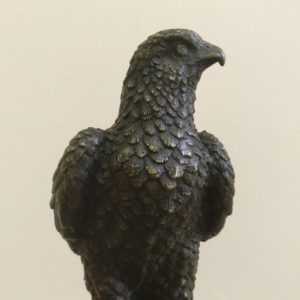 Бронзовая скульптура орла