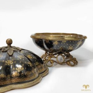 Фарфоровая шкатулка